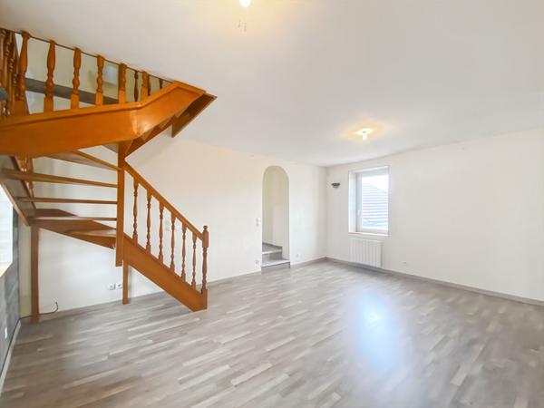 Maison de ville en plein coeur du charmant village de Chaussy !