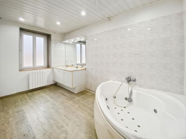 Maison de ville en plein coeur du charmant village de Chaussy !