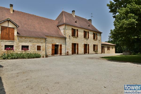 Propriete
                                                                                                                                                                                                                                                                                                                        11 pièce(s)                                                                                                                                                                                                          5 chambre(s)                                                                                                                                                                                                          289  m²
