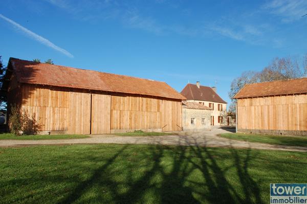 Propriete
                                                                                                                                                                                                                                                                                                                        11 pièce(s)                                                                                                                                                                                                          5 chambre(s)                                                                                                                                                                                                          289  m²