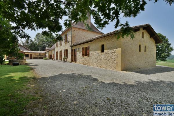 Propriete
                                                                                                                                                                                                                                                                                                                        11 pièce(s)                                                                                                                                                                                                          5 chambre(s)                                                                                                                                                                                                          289  m²