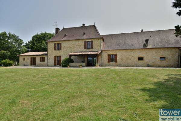 Propriete
                                                                                                                                                                                                                                                                                                                        11 pièce(s)                                                                                                                                                                                                          5 chambre(s)                                                                                                                                                                                                          289  m²