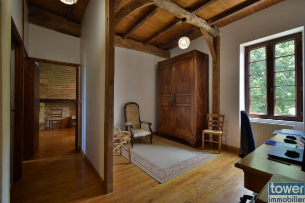 Propriete
                                                                                                                                                                                                                                                                                                                        11 pièce(s)                                                                                                                                                                                                          5 chambre(s)                                                                                                                                                                                                          289  m²