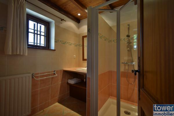 Propriete
                                                                                                                                                                                                                                                                                                                        11 pièce(s)                                                                                                                                                                                                          5 chambre(s)                                                                                                                                                                                                          289  m²