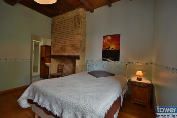 Propriete
                                                                                                                                                                                                                                                                                                                        11 pièce(s)                                                                                                                                                                                                          5 chambre(s)                                                                                                                                                                                                          289  m²