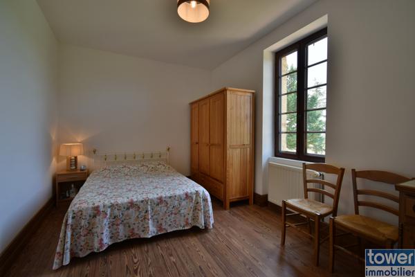 Propriete
                                                                                                                                                                                                                                                                                                                        11 pièce(s)                                                                                                                                                                                                          5 chambre(s)                                                                                                                                                                                                          289  m²
