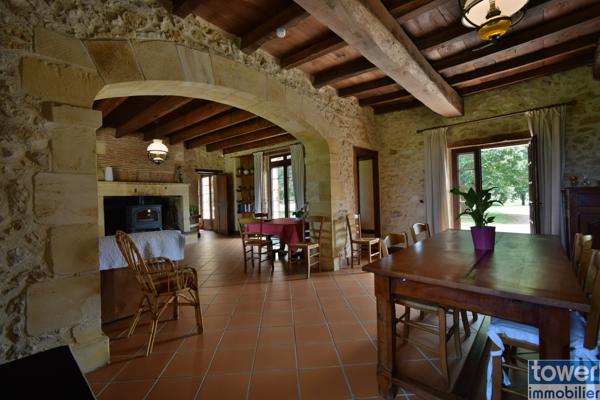 Propriete
                                                                                                                                                                                                                                                                                                                        11 pièce(s)                                                                                                                                                                                                          5 chambre(s)                                                                                                                                                                                                          289  m²