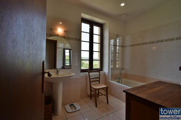 Propriete
                                                                                                                                                                                                                                                                                                                        11 pièce(s)                                                                                                                                                                                                          5 chambre(s)                                                                                                                                                                                                          289  m²