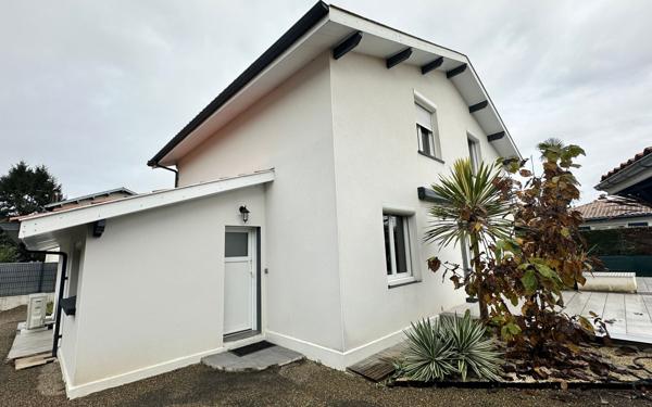 Maison à vendre    5 pièces • 136 m2 Saint-Vincent-de-Tyrosse