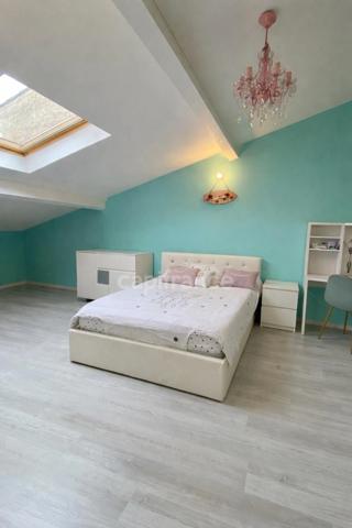 Dernier étage – Grand duplex T4 de 147 m² avec parking – Cuisine coup de cœur ✨