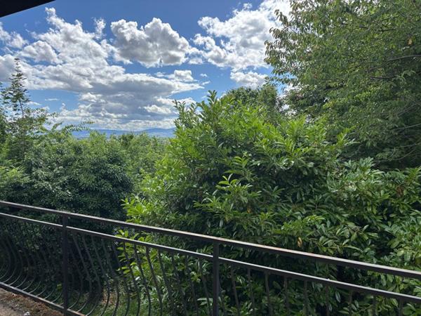 Au calme, Maison à rénover sur la commune Montmerle Sur Saône 6 pièce(s) 127 m2