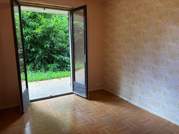 Au calme, Maison à rénover sur la commune Montmerle Sur Saône 6 pièce(s) 127 m2