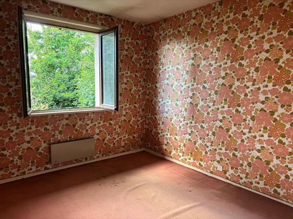 Au calme, Maison à rénover sur la commune Montmerle Sur Saône 6 pièce(s) 127 m2