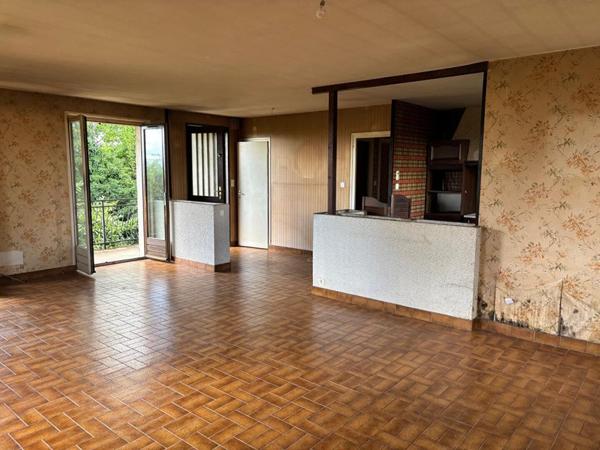 Au calme, Maison à rénover sur la commune Montmerle Sur Saône 6 pièce(s) 127 m2