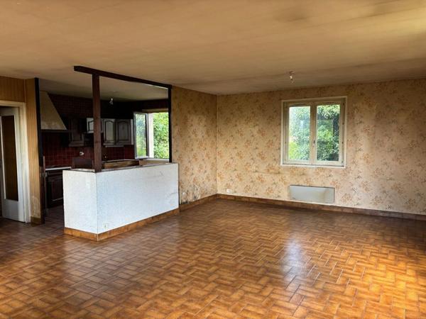 Au calme, Maison à rénover sur la commune Montmerle Sur Saône 6 pièce(s) 127 m2
