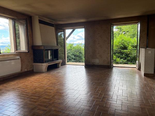 Au calme, Maison à rénover sur la commune Montmerle Sur Saône 6 pièce(s) 127 m2