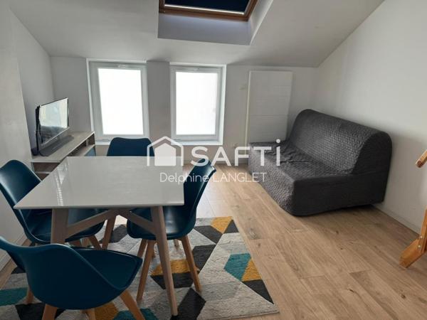 Au cœur d’Épernay, découvrez ce studio lumineux entièrement rénové et meublé, situé au dernier étage d’une petite copropriété à faibles charges. Idéal investisseur ou primo-accédant, il offre un agencement optimisé et une localisation recherchée, rare sur le marché.