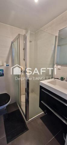 Au cœur d’Épernay, découvrez ce studio lumineux entièrement rénové et meublé, situé au dernier étage d’une petite copropriété à faibles charges. Idéal investisseur ou primo-accédant, il offre un agencement optimisé et une localisation recherchée, rare sur le marché.