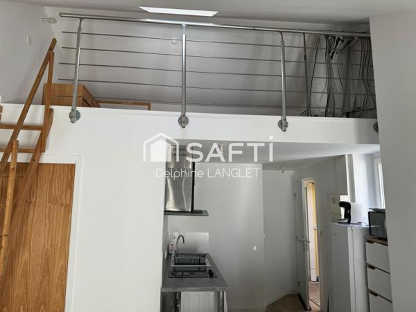 Au cœur d’Épernay, découvrez ce studio lumineux entièrement rénové et meublé, situé au dernier étage d’une petite copropriété à faibles charges. Idéal investisseur ou primo-accédant, il offre un agencement optimisé et une localisation recherchée, rare sur le marché.