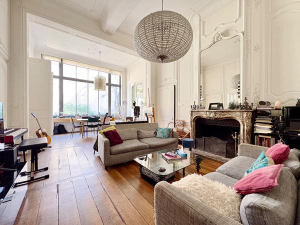 Vieux Lille, dans un hôtel particulier, magnifique Duplex, 3 chambres et terrasse Lille Vieux Lille, dans un hôtel particulier, magnifique Duplex, 3 chambres et terrasse Lille