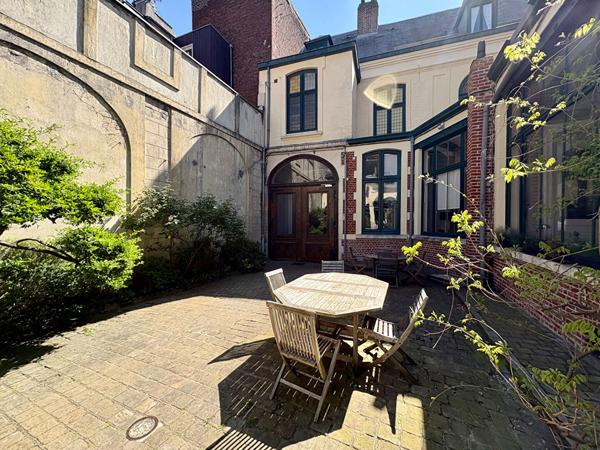 Vieux Lille, dans un hôtel particulier, magnifique Duplex, 3 chambres et terrasse Lille Vieux Lille, dans un hôtel particulier, magnifique Duplex, 3 chambres et terrasse Lille