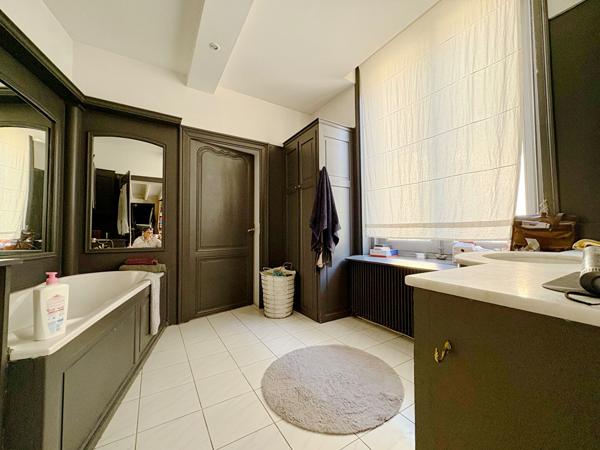 Vieux Lille, dans un hôtel particulier, magnifique Duplex, 3 chambres et terrasse Lille Vieux Lille, dans un hôtel particulier, magnifique Duplex, 3 chambres et terrasse Lille