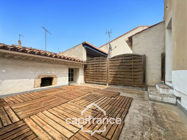 Investissement sur Charleval : HAUT DE MAISON : de 60 m2 + terrasse de 24 m2 + garage 21 m2 en plein coeur du village , travaux de finitions à prévoir