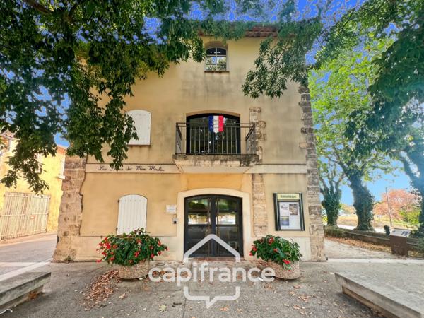 Investissement sur Charleval : HAUT DE MAISON : de 60 m2 + terrasse de 24 m2 + garage 21 m2 en plein coeur du village , travaux de finitions à prévoir