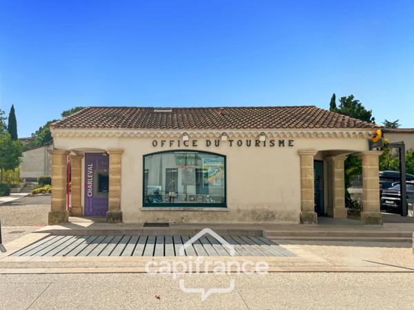 Investissement sur Charleval : HAUT DE MAISON : de 60 m2 + terrasse de 24 m2 + garage 21 m2 en plein coeur du village , travaux de finitions à prévoir