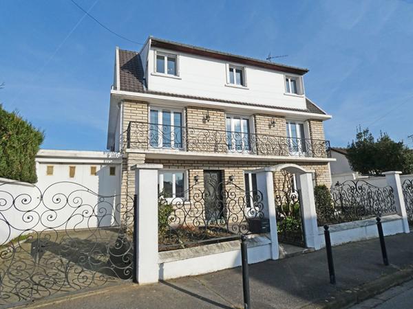 Maison Gagny 10 pièce(s) 200 m2