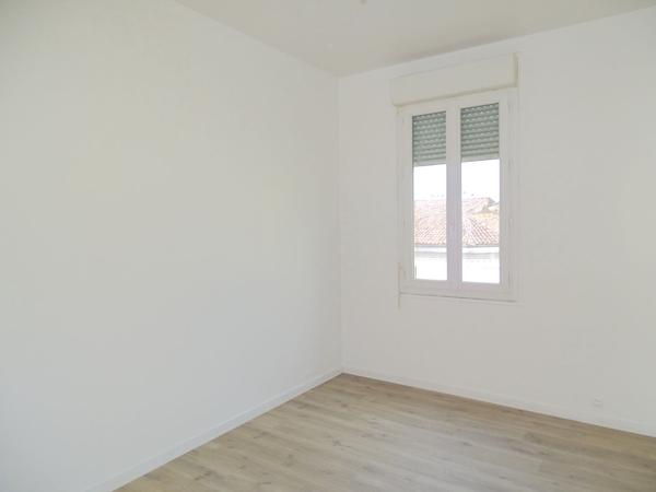 A VENDRE APPARTEMENT DE TYPE 3 LOUE - SECTEUR BORDEAUX VICTOIRE / CAPUCINS , Bordeaux A VENDRE APPARTEMENT DE TYPE 3 LOUE - SECTEUR BORDEAUX VICTOIRE / CAPUCINS , Bordeaux