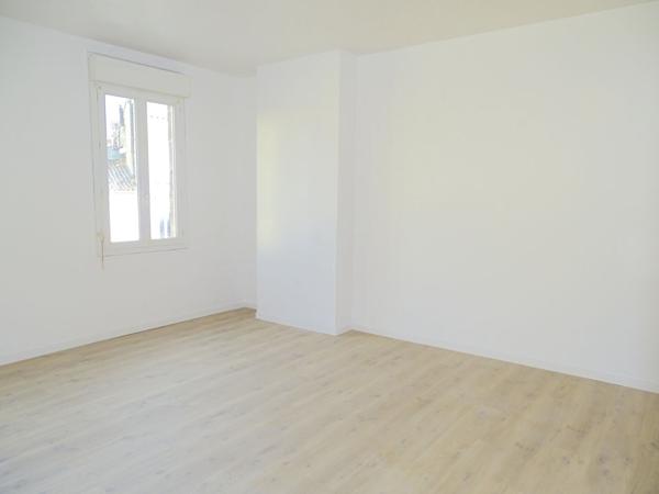 A VENDRE APPARTEMENT DE TYPE 3 LOUE - SECTEUR BORDEAUX VICTOIRE / CAPUCINS , Bordeaux A VENDRE APPARTEMENT DE TYPE 3 LOUE - SECTEUR BORDEAUX VICTOIRE / CAPUCINS , Bordeaux