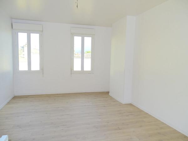 A VENDRE APPARTEMENT DE TYPE 3 LOUE - SECTEUR BORDEAUX VICTOIRE / CAPUCINS , Bordeaux A VENDRE APPARTEMENT DE TYPE 3 LOUE - SECTEUR BORDEAUX VICTOIRE / CAPUCINS , Bordeaux