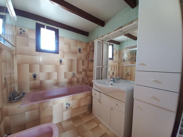 Maison avec annexe indépendante - Un beau potentiel entre océan et nature