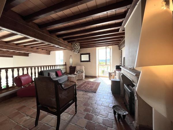 Maison 8 pièces - 245 m² Exclusivité efficity