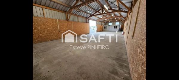 BÂTIMENT DE STOCKAGE DE 300 m² SUR TERRAIN CLOS DE 1 298 m²