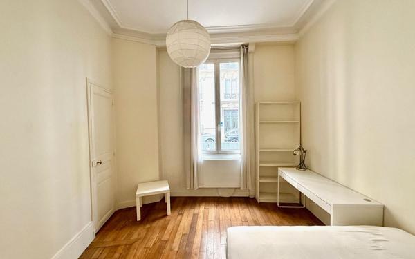 Appartement à vendre    2 pièces • 37,05 m2 Paris 12