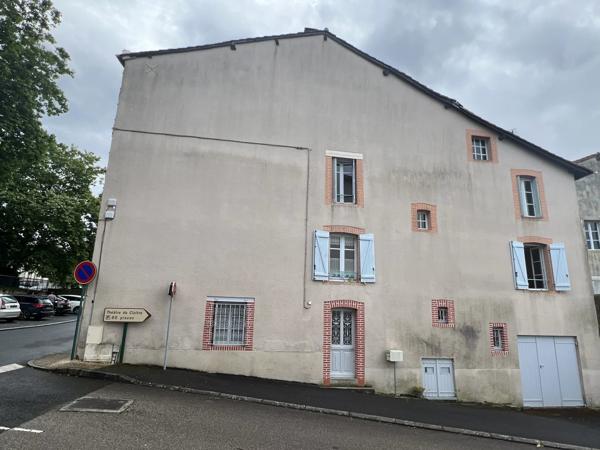 Grande maison de centre ville avec un grand potentiel de développement