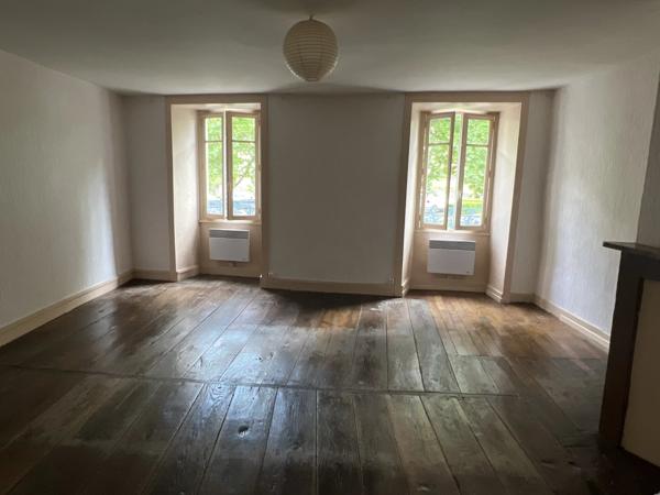 Grande maison de centre ville avec un grand potentiel de développement