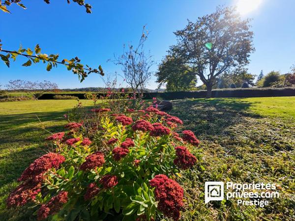 Longère  réinventée avec intérieur contemporain .Vallée de Cousse