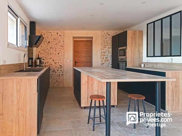 Longère  réinventée avec intérieur contemporain .Vallée de Cousse