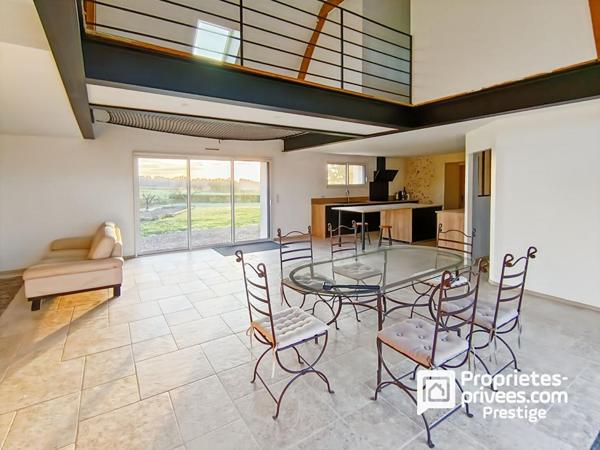 Longère  réinventée avec intérieur contemporain .Vallée de Cousse