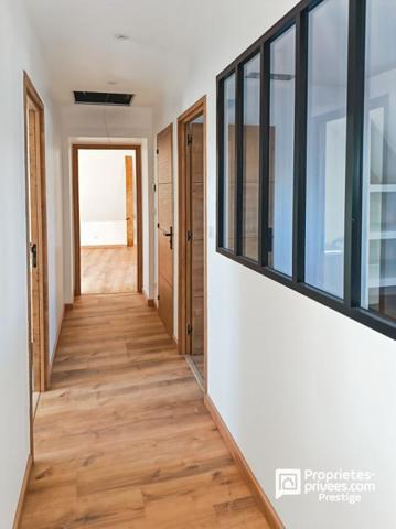 Longère  réinventée avec intérieur contemporain .Vallée de Cousse