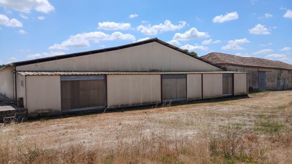 Ancienne ferme, maison et grandes dépendances