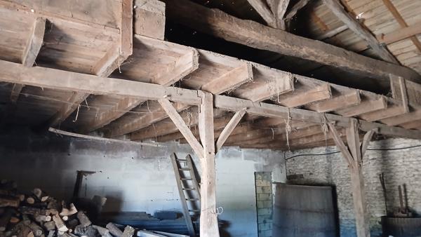 Ancienne ferme, maison et grandes dépendances