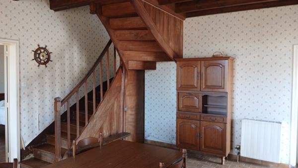 Ancienne ferme, maison et grandes dépendances