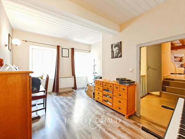 Maison de ville à Trèbes : 4 chambres, grand garage, cour