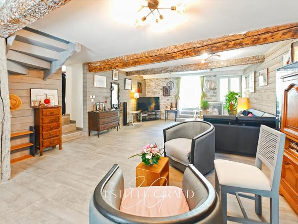 Maison de ville à Trèbes : 4 chambres, grand garage, cour