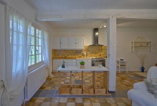 Maison unique en bord de rivière, dans un joli village avec bar/épicerie proche de Confolens