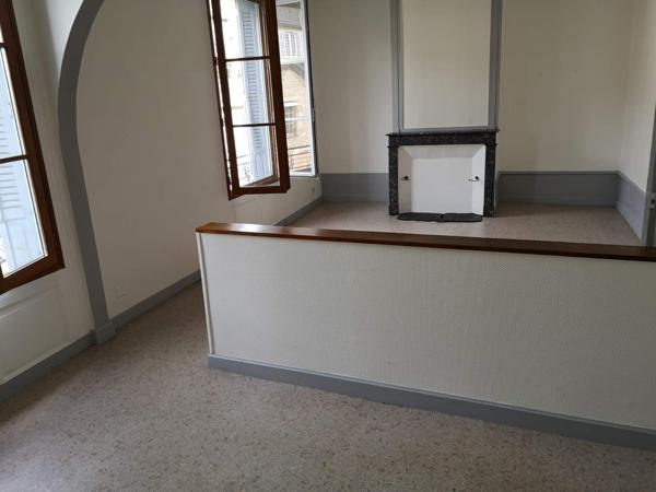 Immeuble de rapport avec 3 appartements, caves, grenier 19000 TULLE